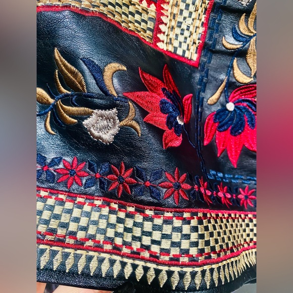 Women’s Black Floral Embroidered Faux Leather Short Skirt Size S NWOT - Picture 3 of 4